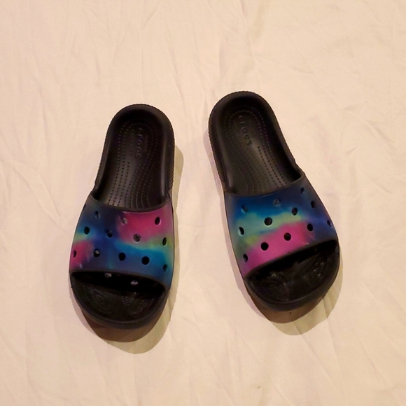Crocs Tie-Dye Graphic Slides sandles - Picture 1 of 7